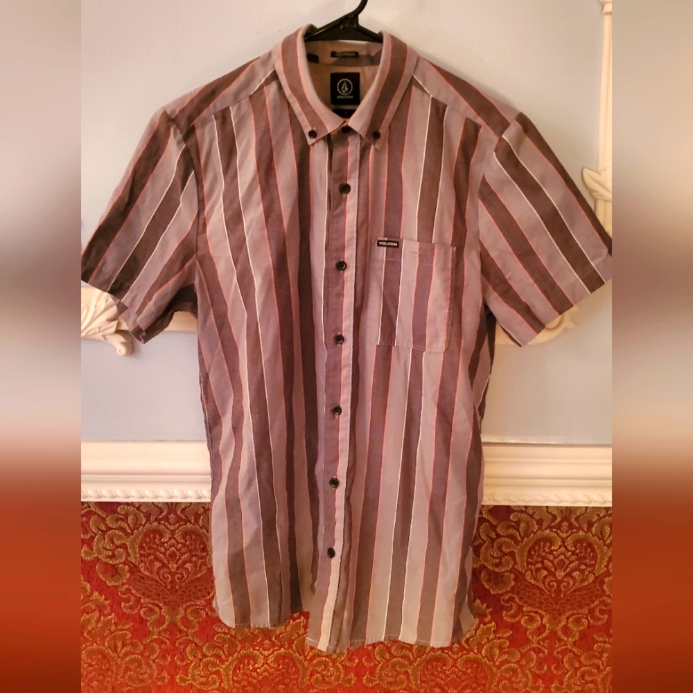 Striped Volcom skater button-up short sleeve shirt size small